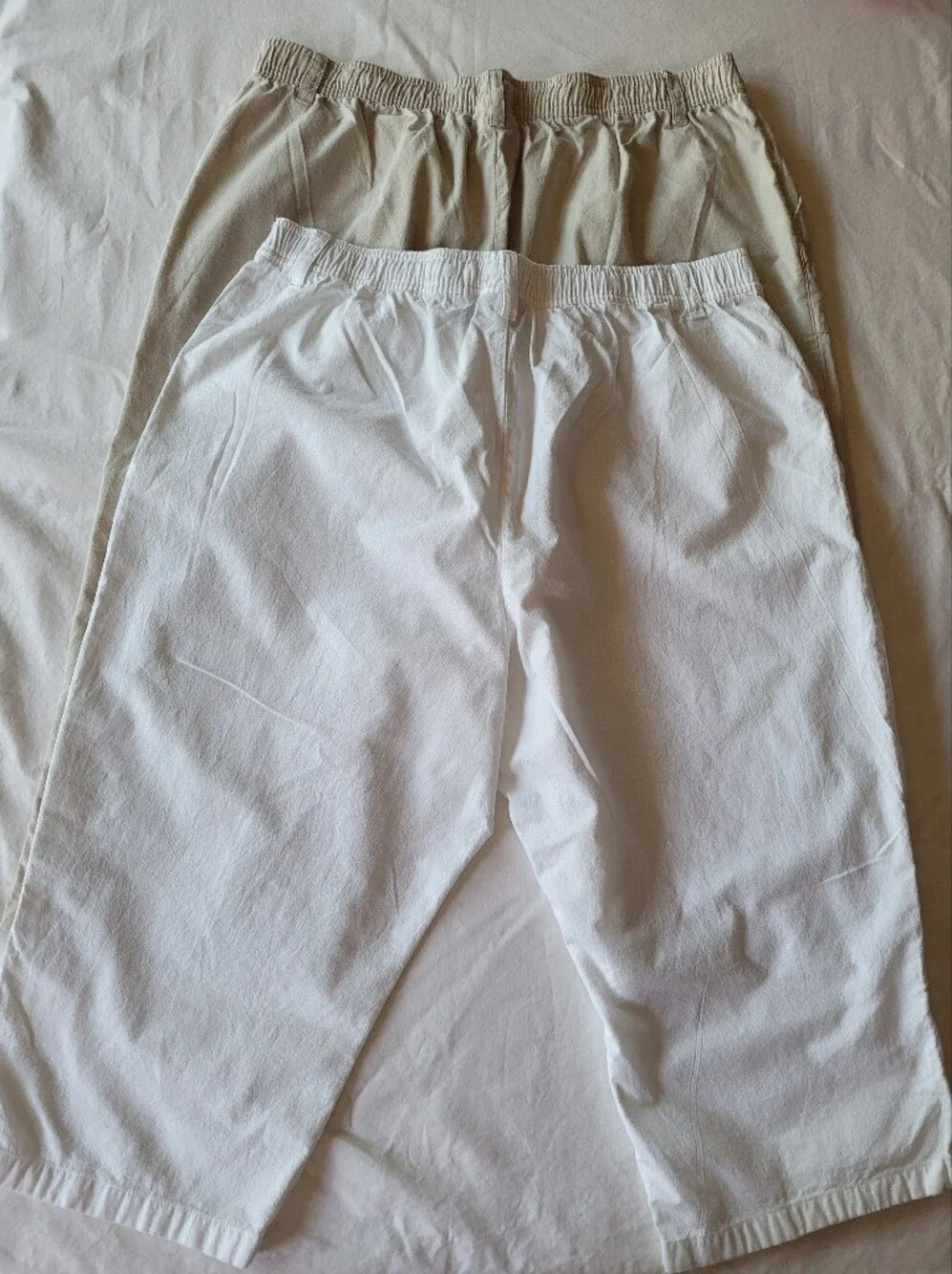 Gloria Vanderbilt Pair of Elastic Waist Capri Pants in White and Khaki Size XL - Picture 10 of 10